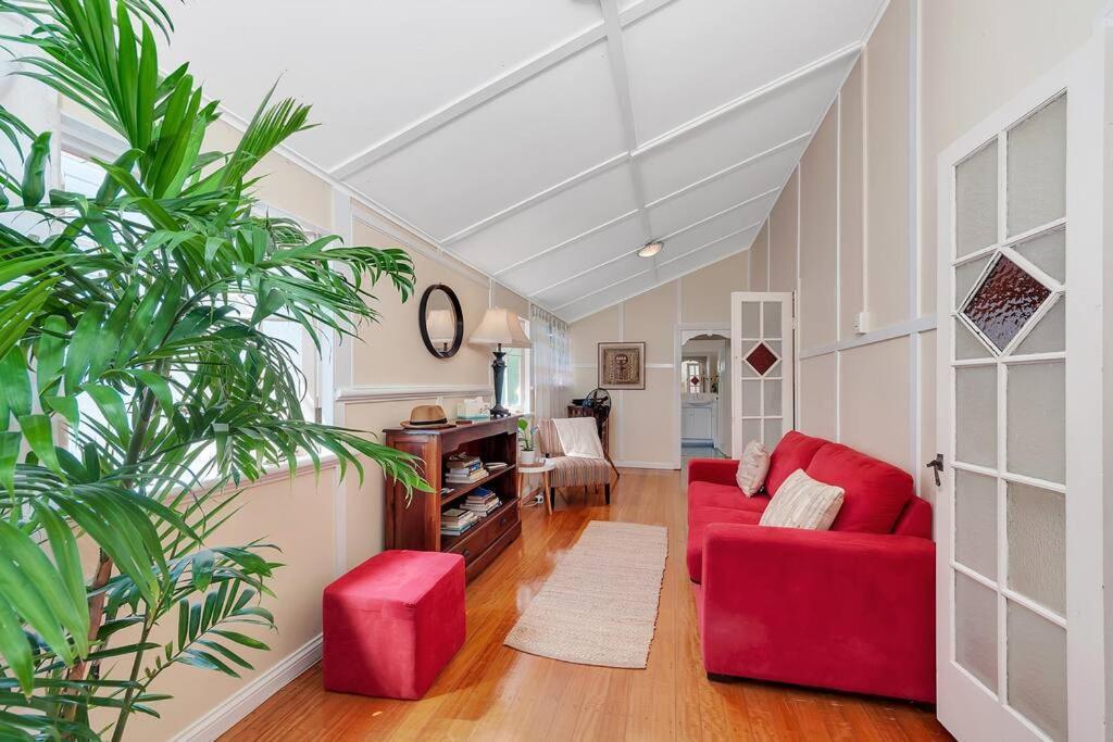 Holiday home Masterfully Restored Queenslander Near Esplanade