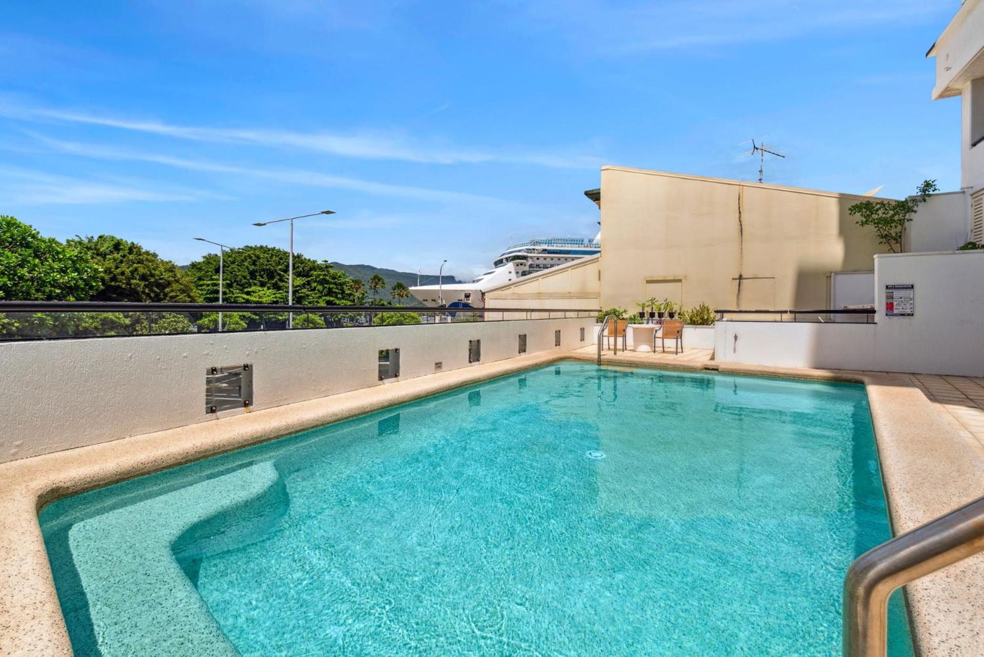 604 Chic With Water Views