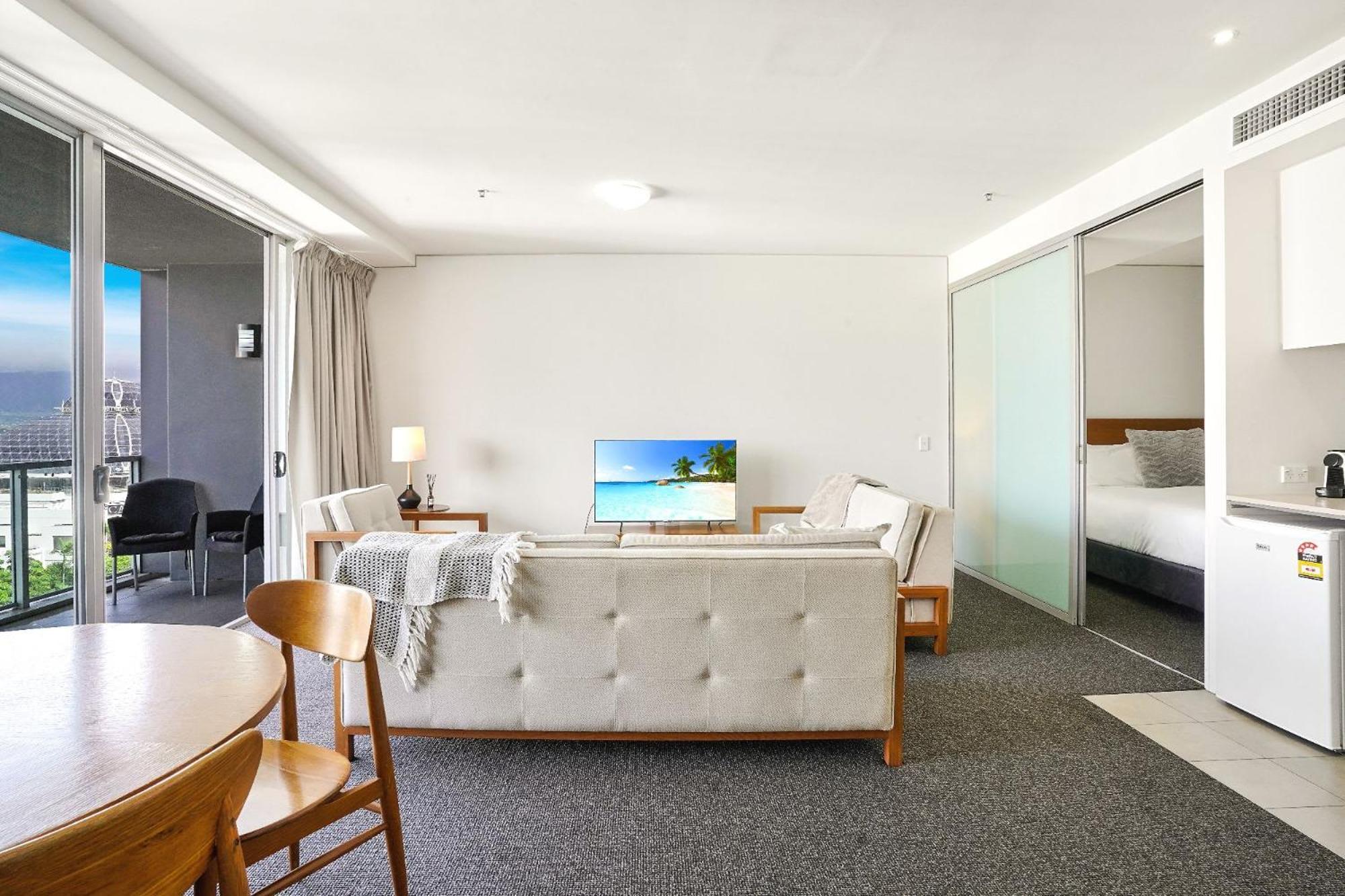 903 Harbour Lights With Ocean Views Cairns