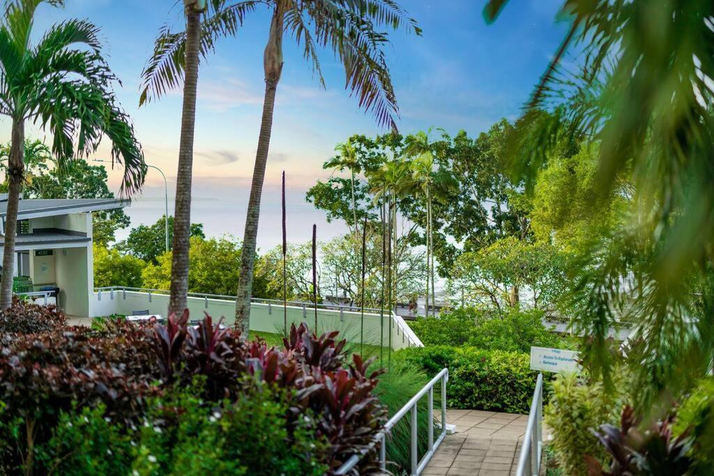 Ocean View 12th Floor * Cairns