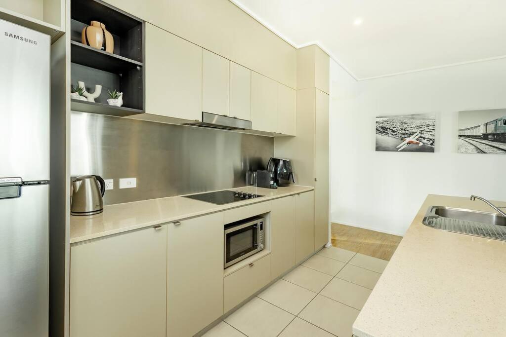 & Ocean View, 1 Bedroom Sleeps 4 Spacious Apartment
