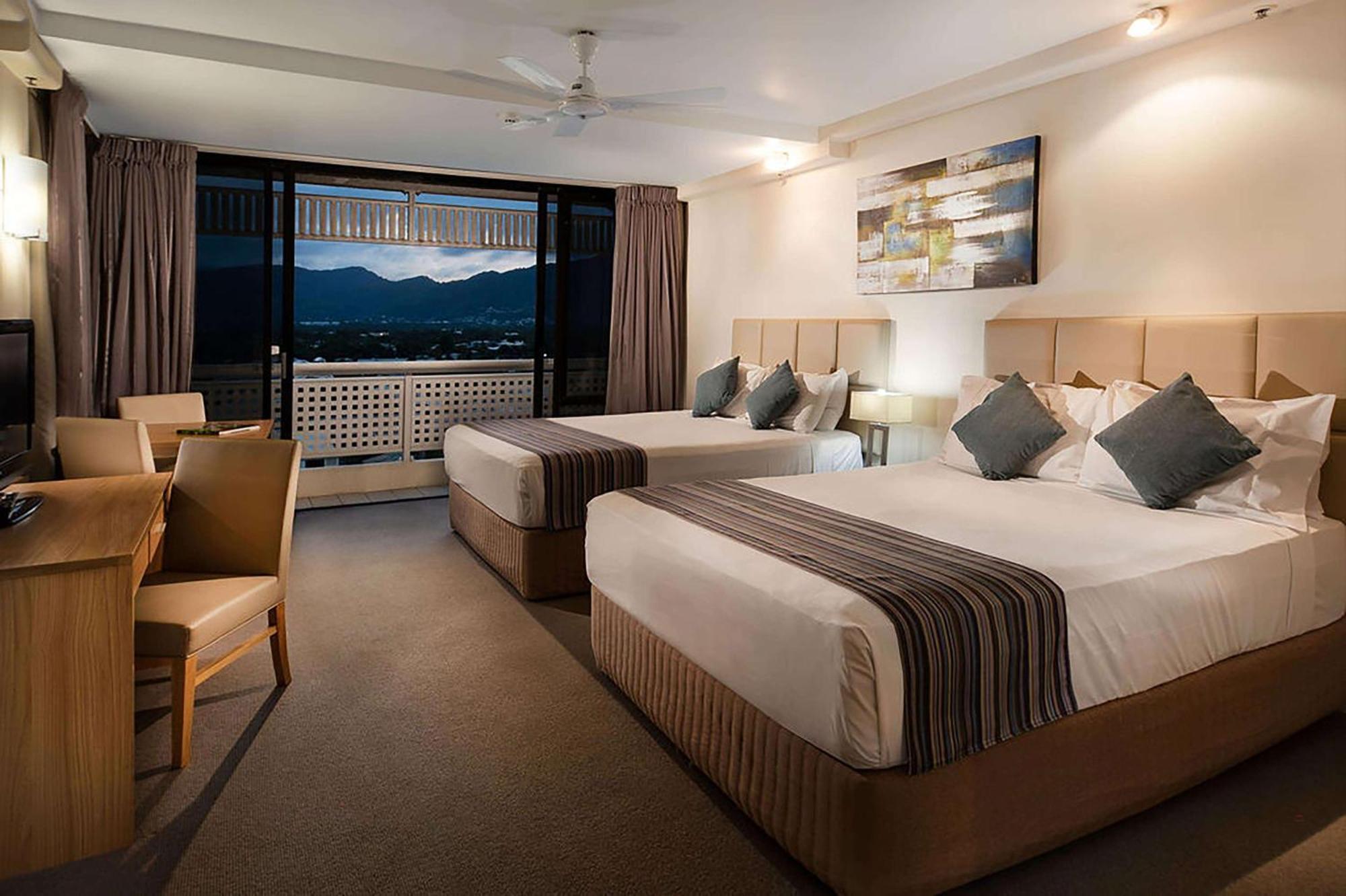 Rydges Esplanade Hotel 4*