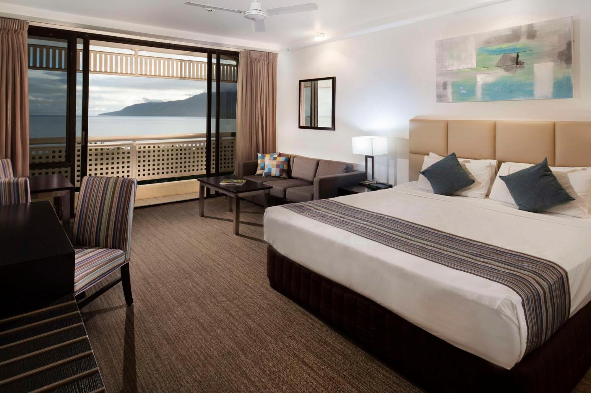 Hotel Rydges Esplanade Cairns