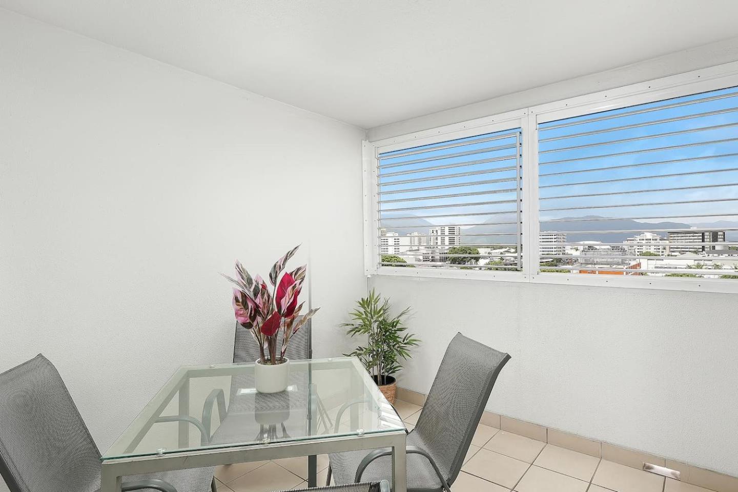 'aqua Vista' Chic Seaside Vibes With Rooftop Pool