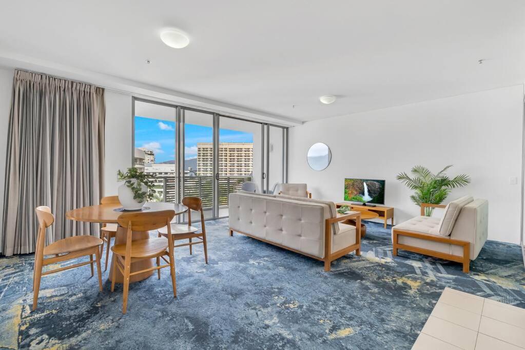 Living At Harbour Lights On The Waterfront *