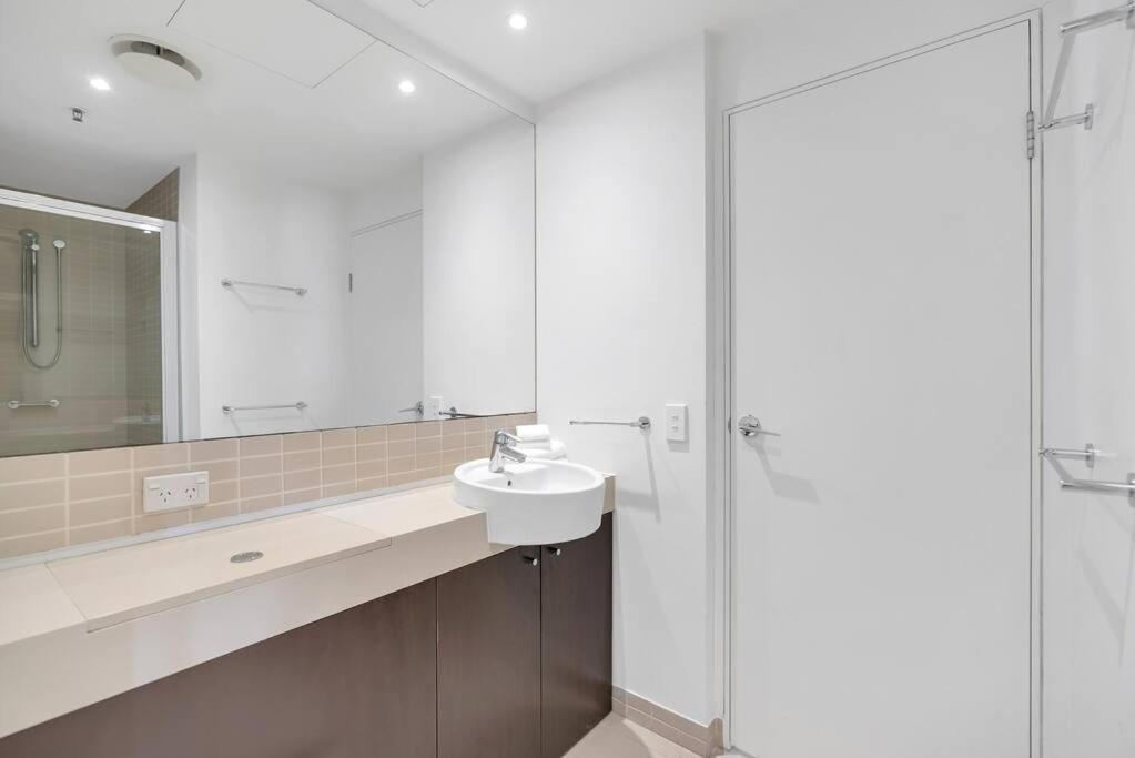 Living At Harbour Lights On The Waterfront