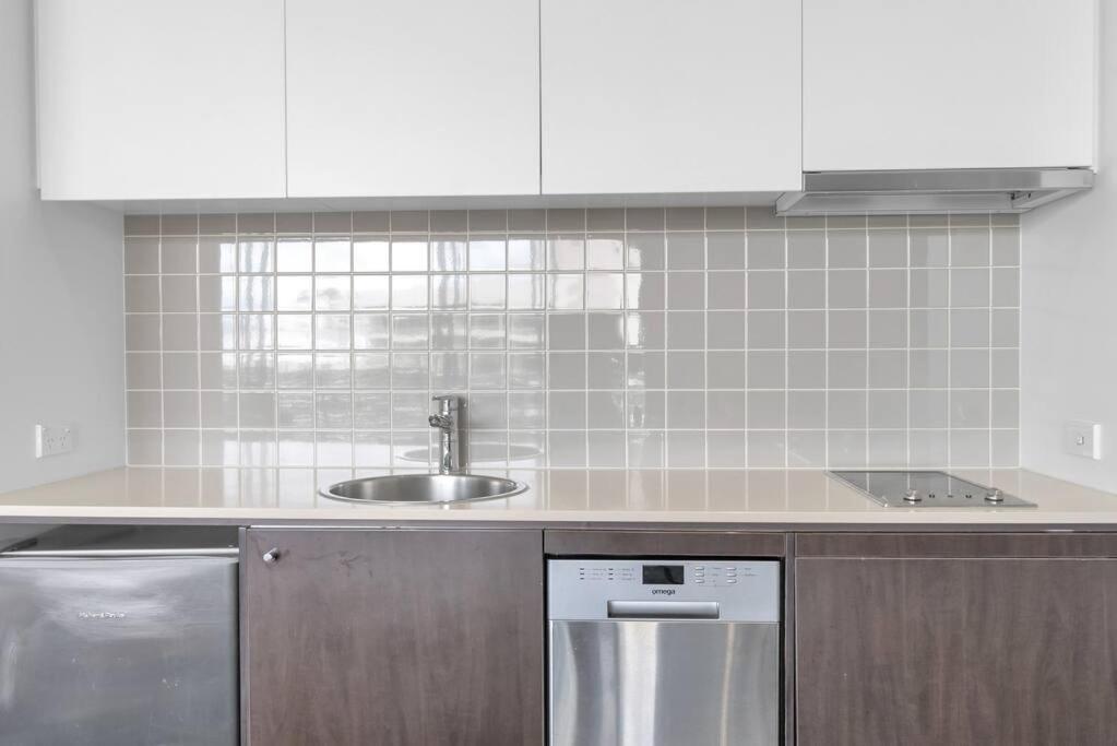 Living At Harbour Lights On The Waterfront Apartment Cairns
