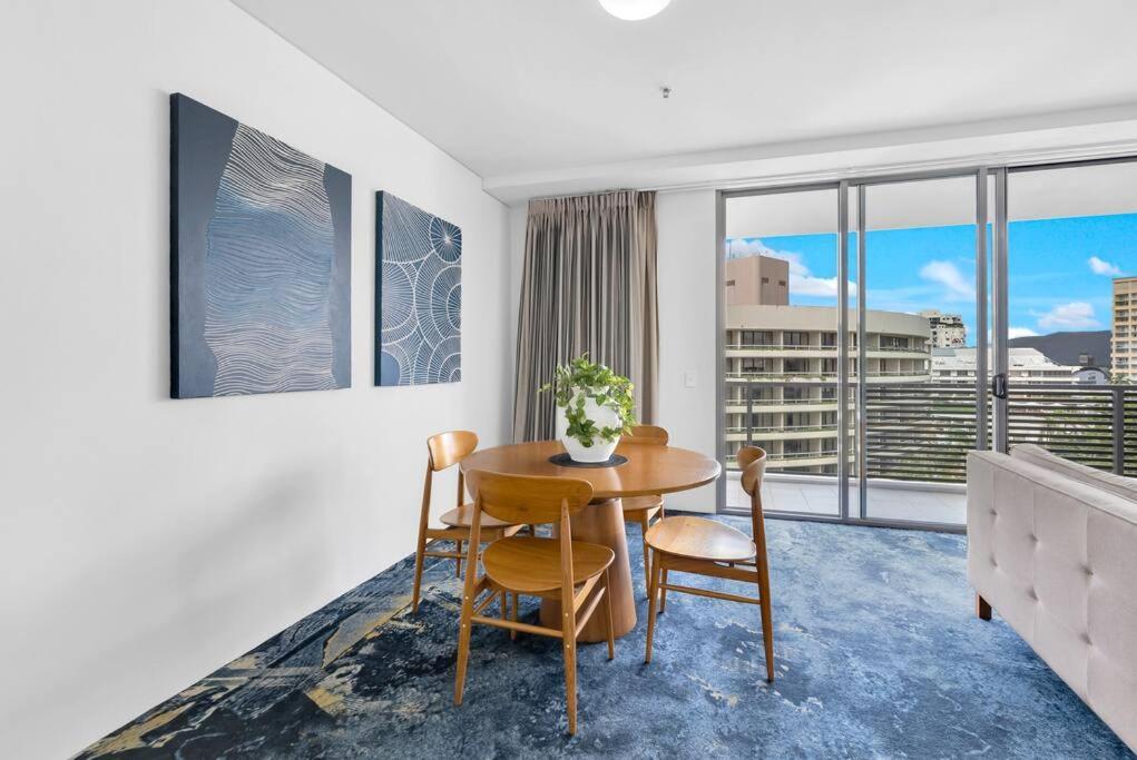 Living At Harbour Lights On The Waterfront Apartment Cairns