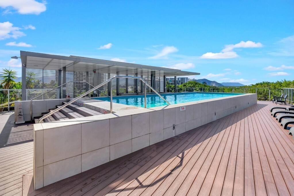 Living At Harbour Lights On The Waterfront Apartment *