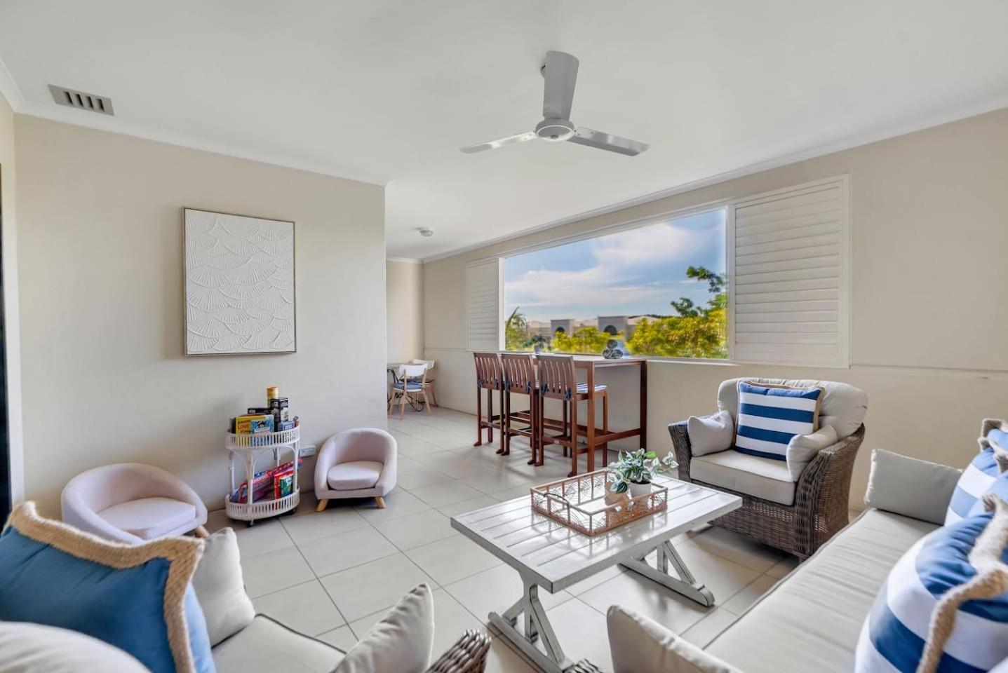 Relaxed Coastal Charm - A Stylish Resort-style Haven * Cairns