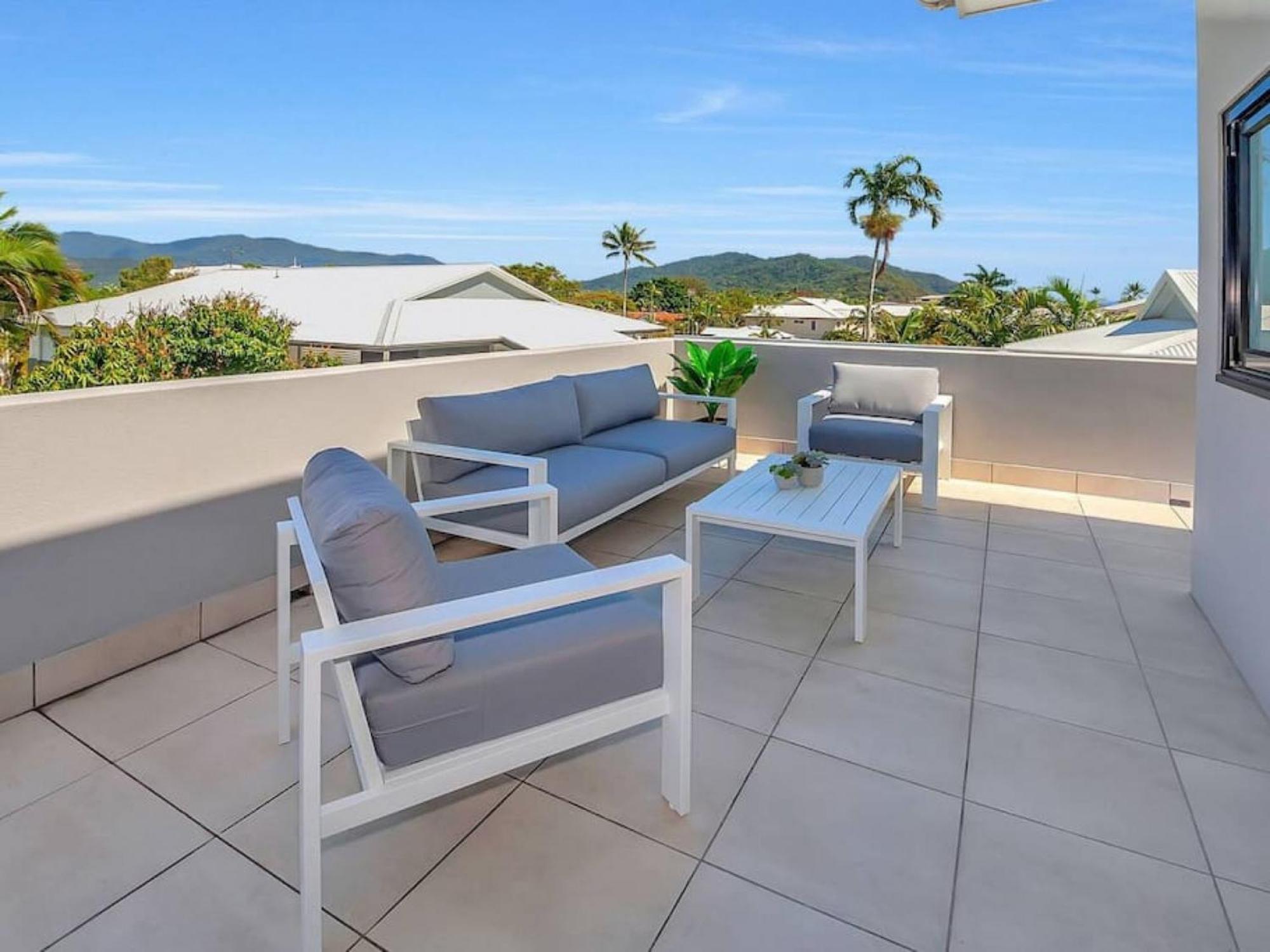 North 4-bed With Outdoor Dining & Pool *