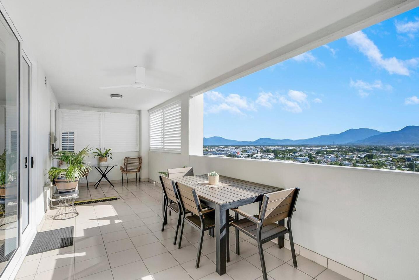 'mcleod Corner' Resort-style Adjacent Cairns