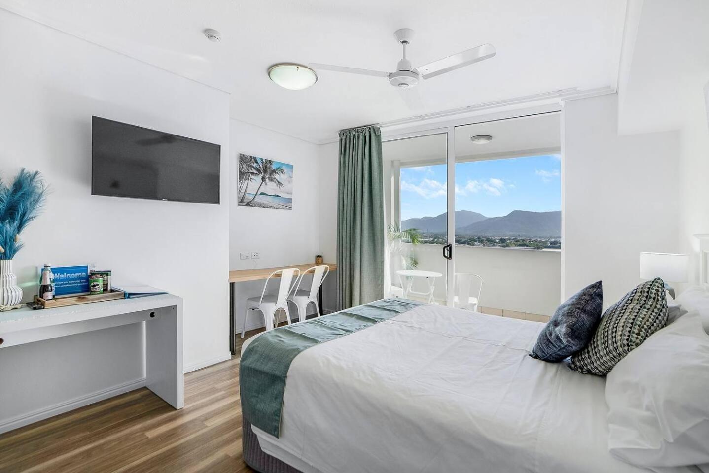 'mcleod Corner' Resort-style Adjacent Apartment Cairns