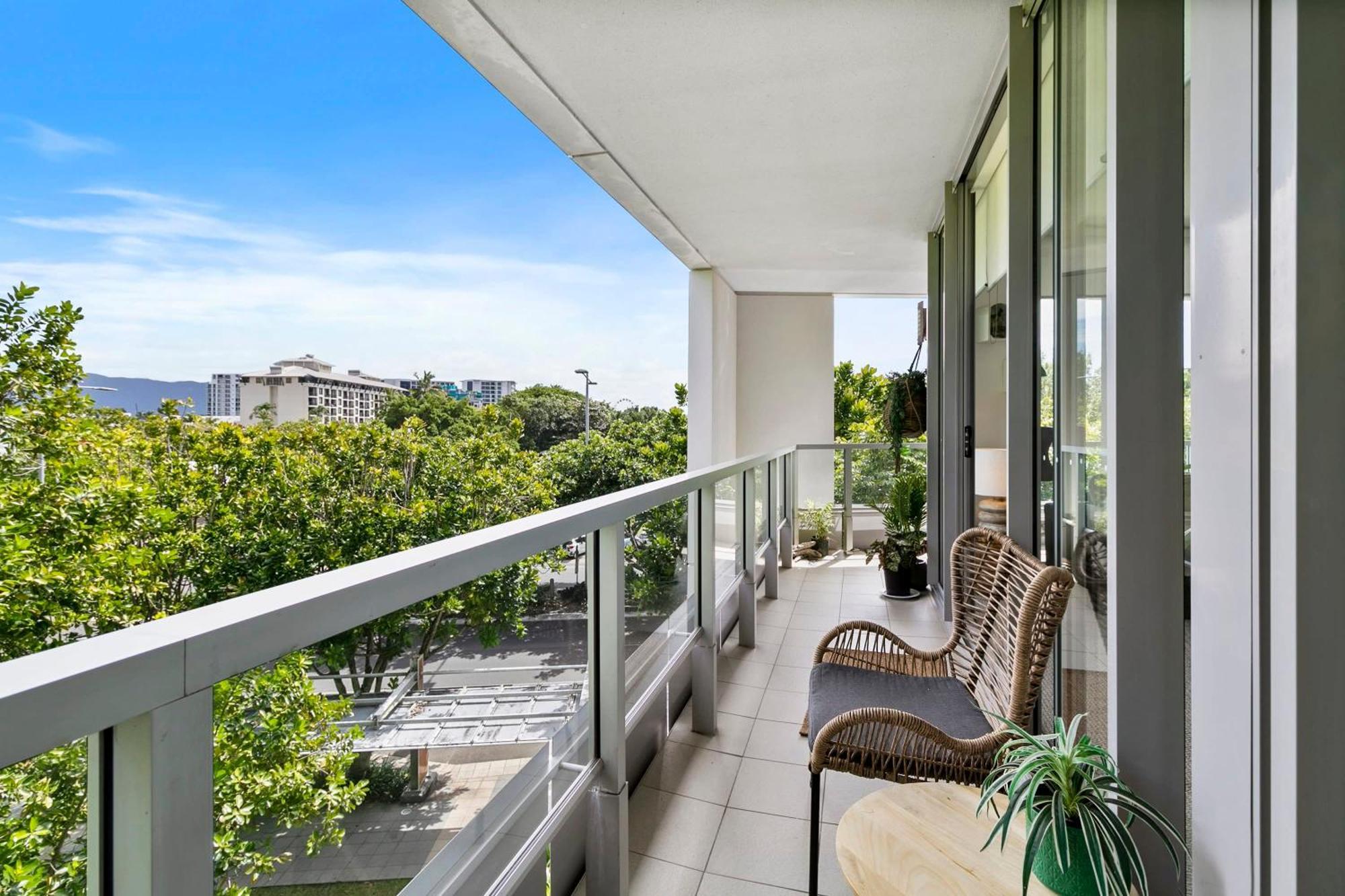 Coastal Harbour Lights -pool Gym & Prime Location Cairns