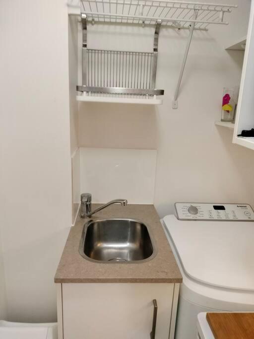 Apartment Studio Close To Airport, City & Esplanade