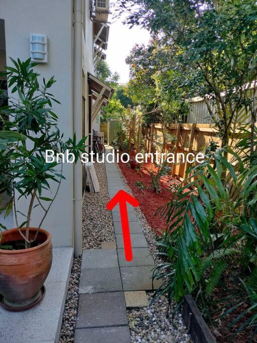 Apartment Studio Close To Airport, City & Esplanade *