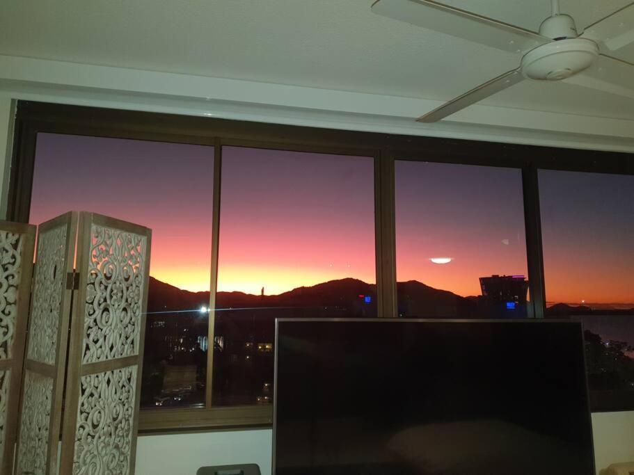 Tropical Ocean Sunrises & Magical Mountain Sunsets * Cairns