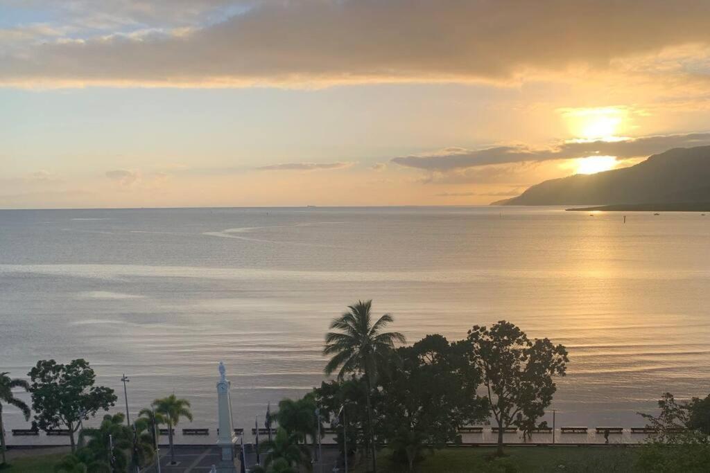Tropical Ocean Sunrises & Magical Mountain Sunsets * Cairns