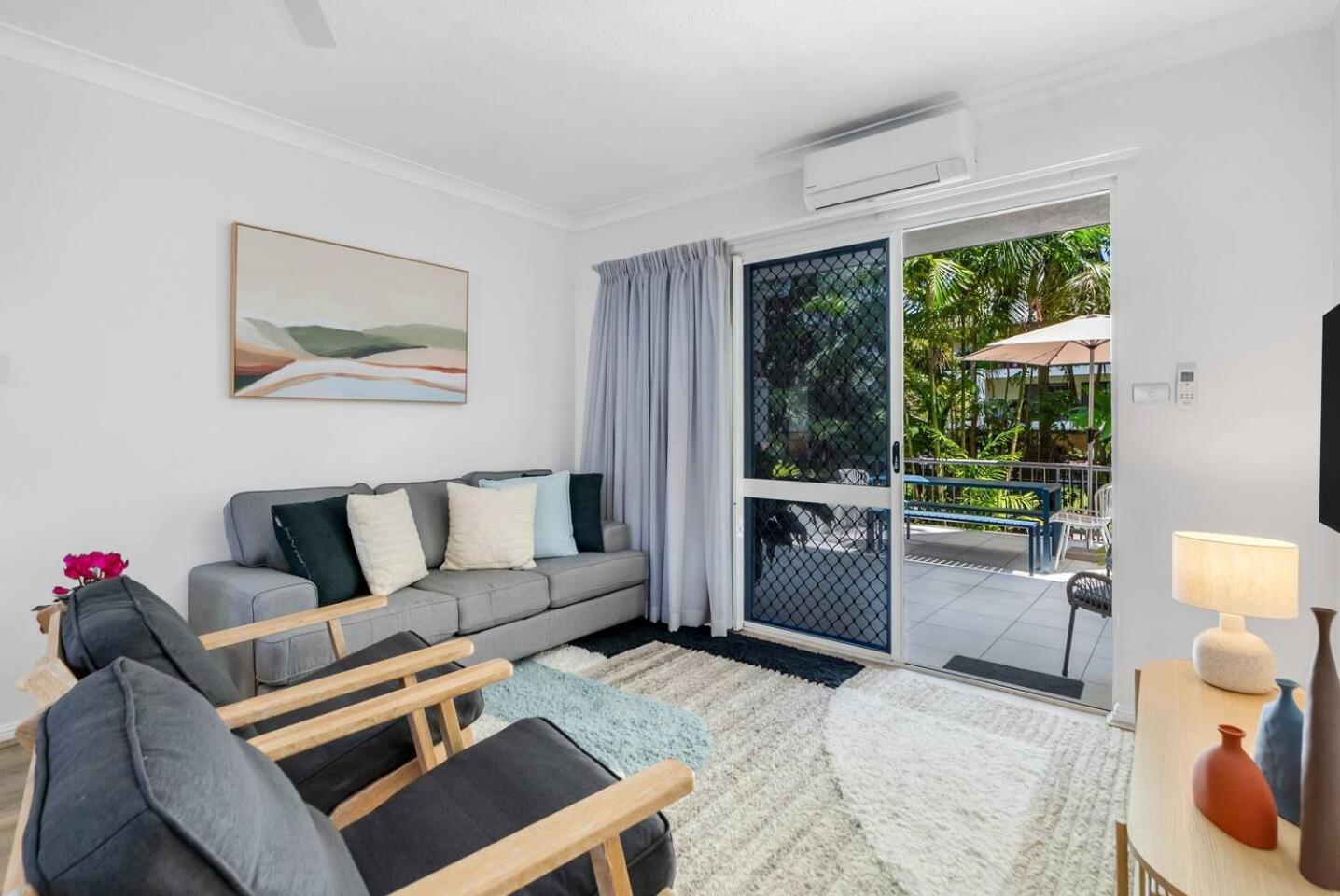 Leafy Solace - A Contemporary Hideaway Apartamento Cairns