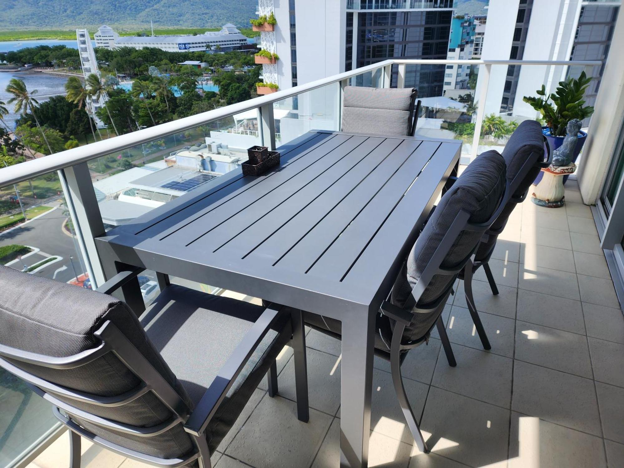 1 Bedroom Ocean View On The Esplanade Cairns