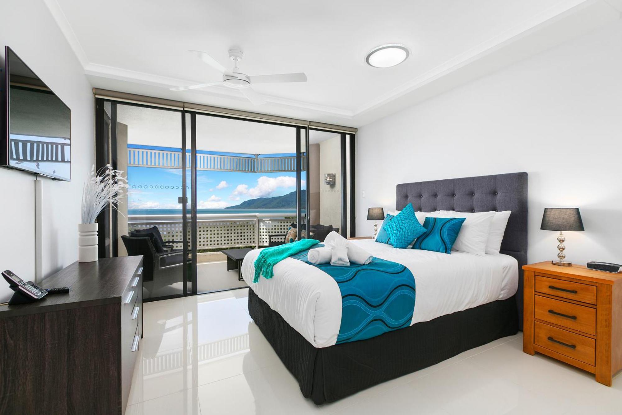 Luxury Waterview Apartment