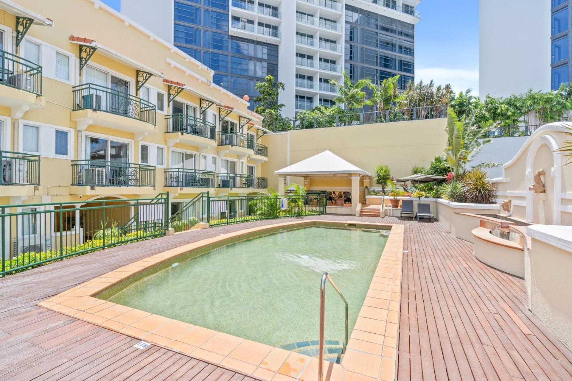 Stylish Cbd Retreat - 8 Il Palazzo Apartment