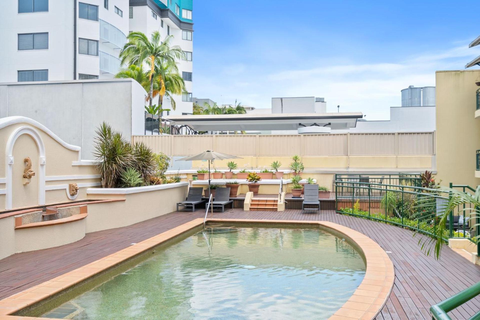 Stylish Cbd Retreat - 8 Il Palazzo
