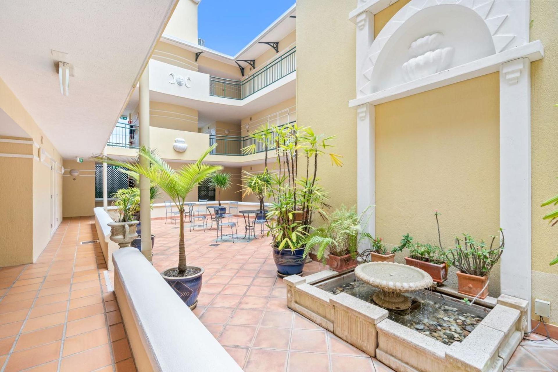 Stylish Cbd Retreat - 8 Il Palazzo Apartment *