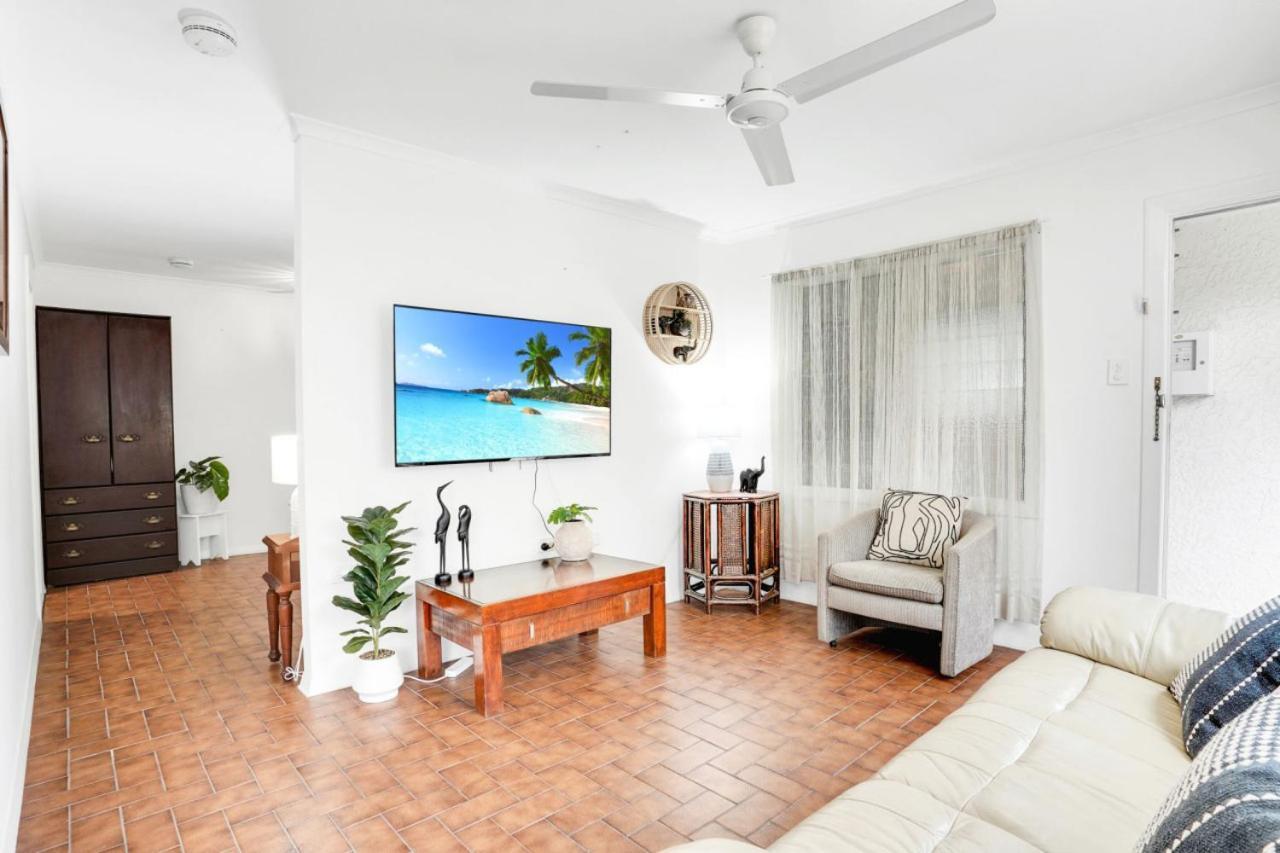 Grey Whale Anchor U4 Apartment *
