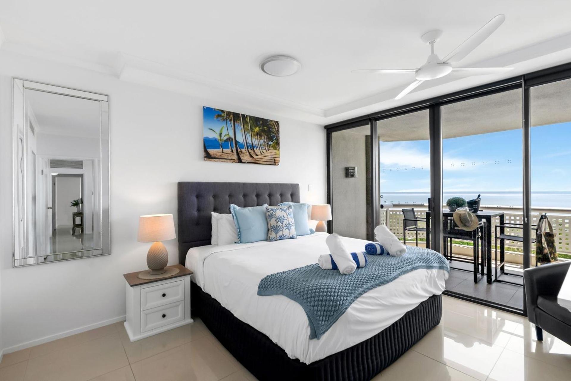 Belle Escapes Rydges Plaza Esplanade Luxury 2-bedroom Apartment *