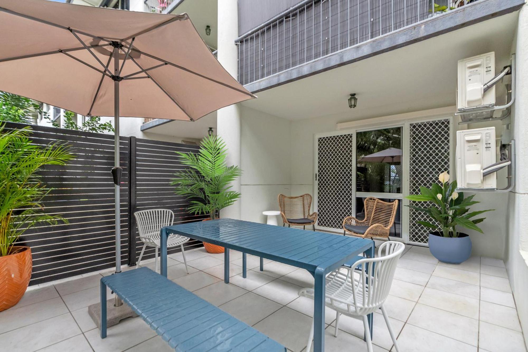 Leafy Solace - A Contemporary Hideaway *