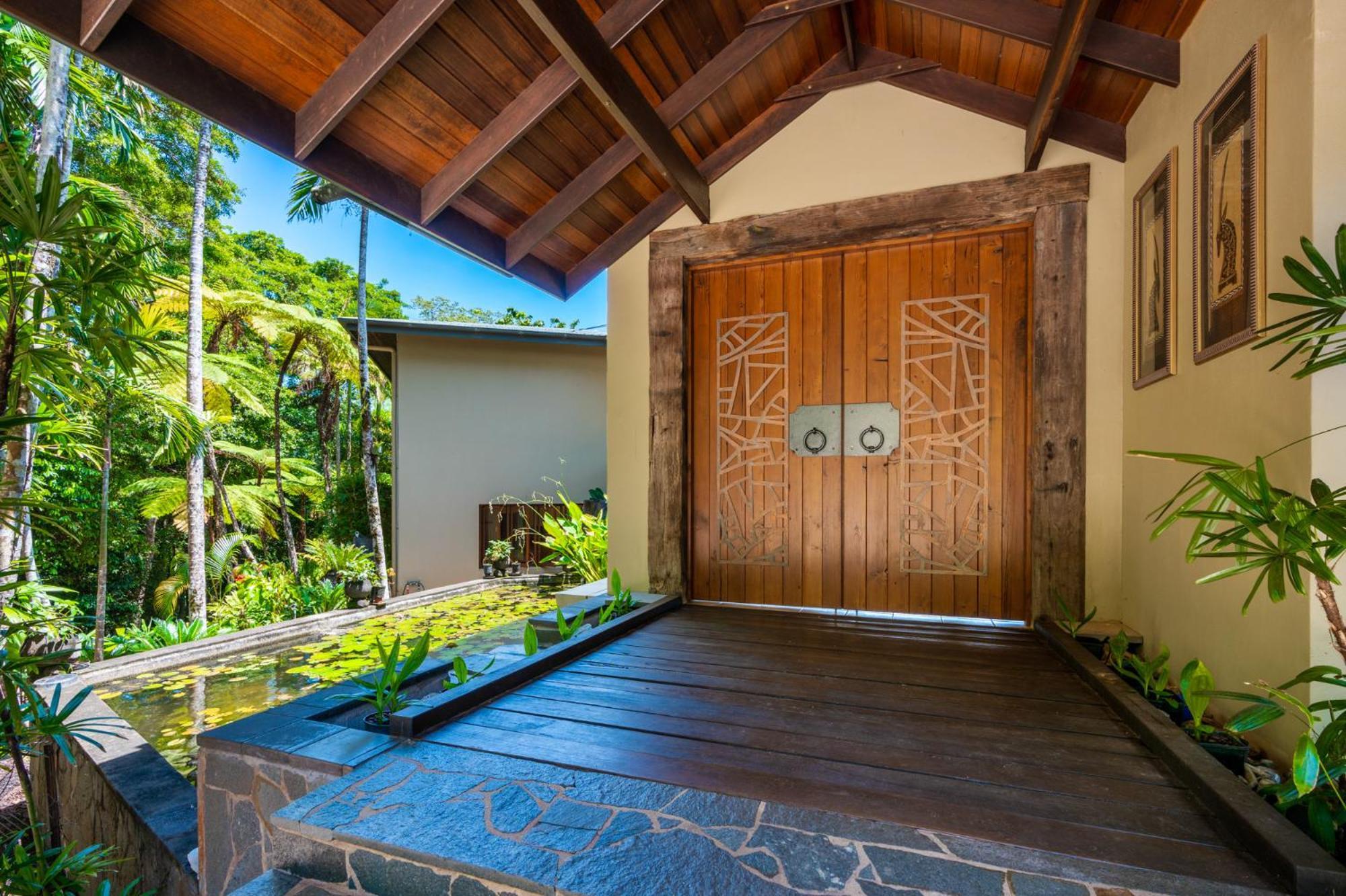 Barong Luxury Overlooking Unrivalled Privacy And Location Search Barongcairns Cairns