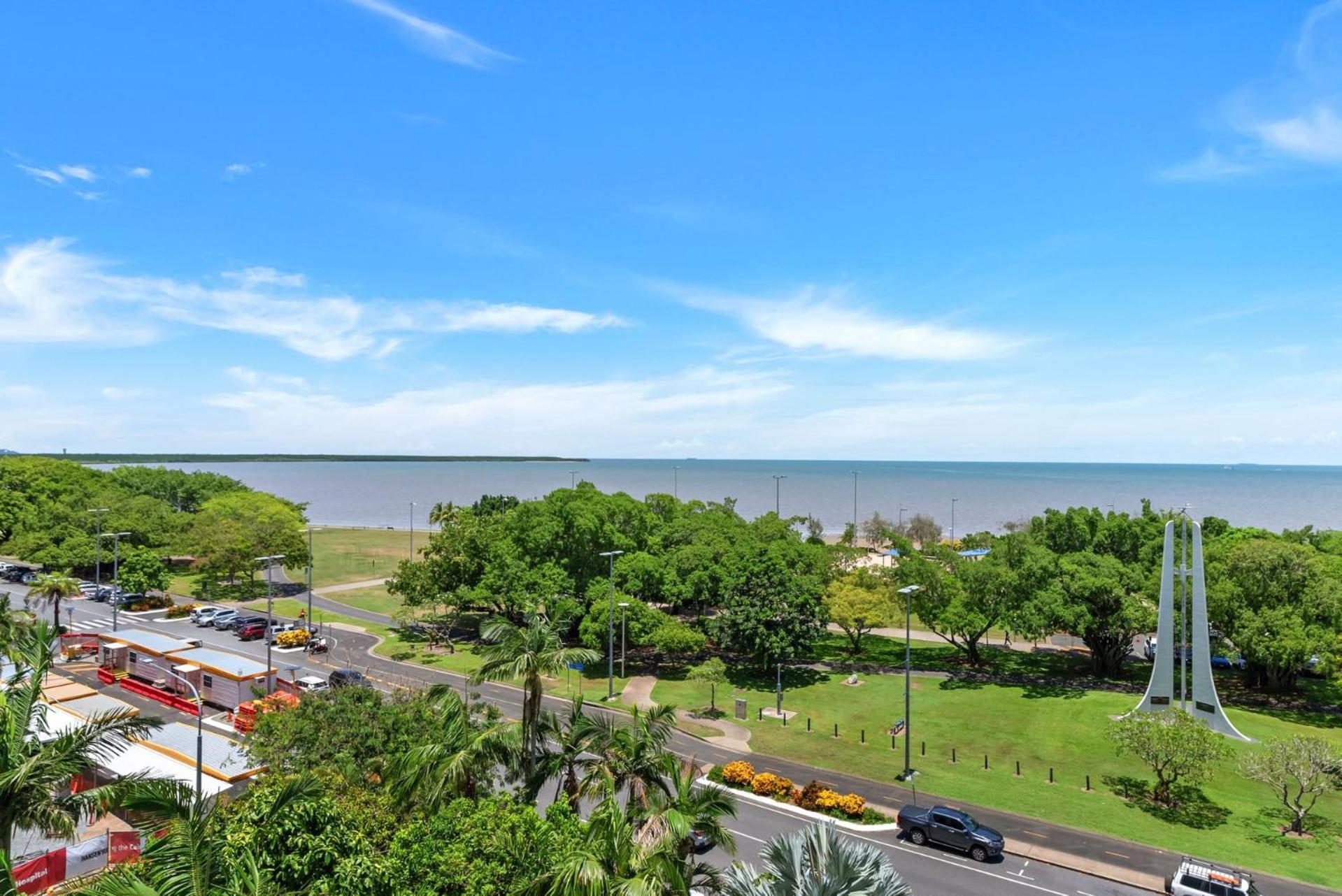 Belle Escapes 73 Rydges Plaza Esplanade With Ocean & Views Apartment Cairns