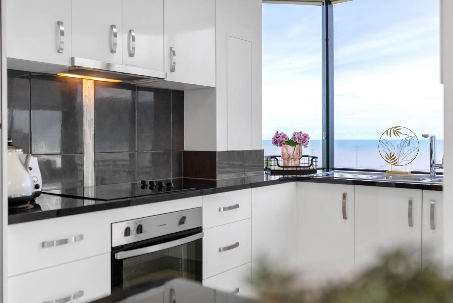 Apartment Belle Escapes 73 Rydges Plaza Esplanade With Ocean & Views *