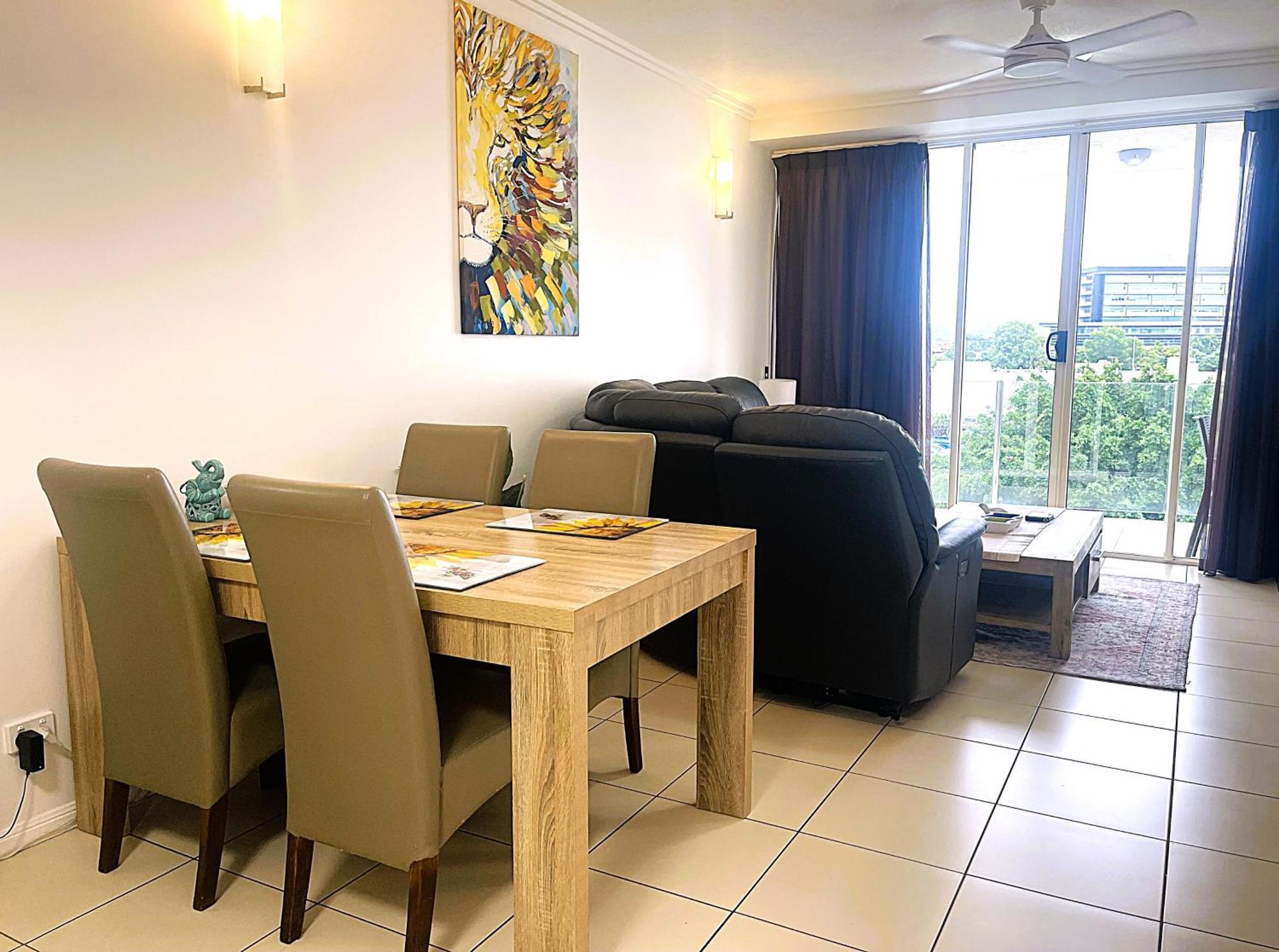 Hotel Quays Cairns