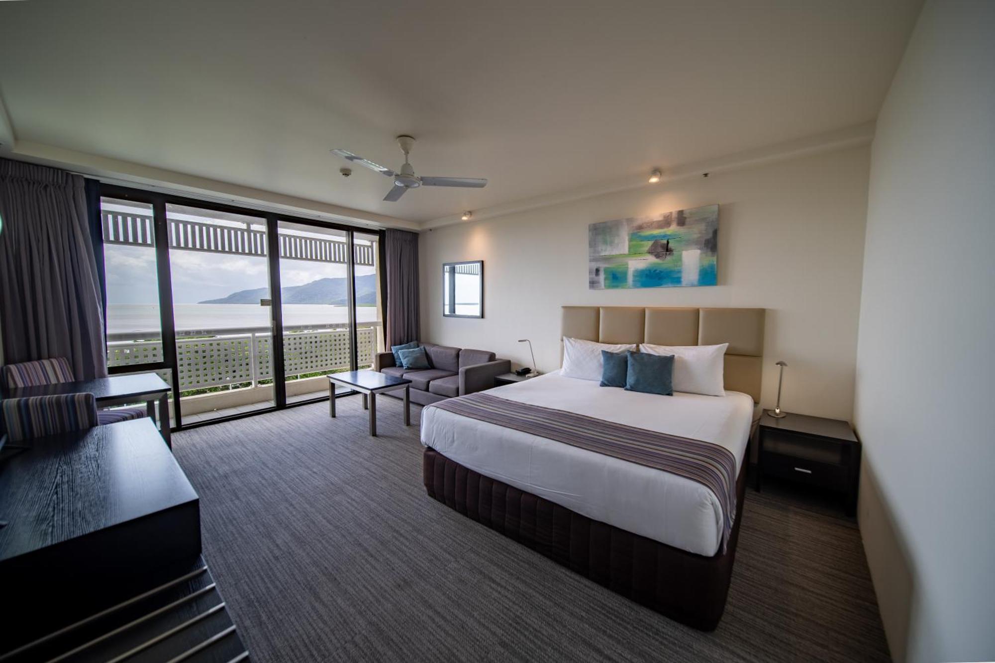 Rydges Esplanade Hotel 4*