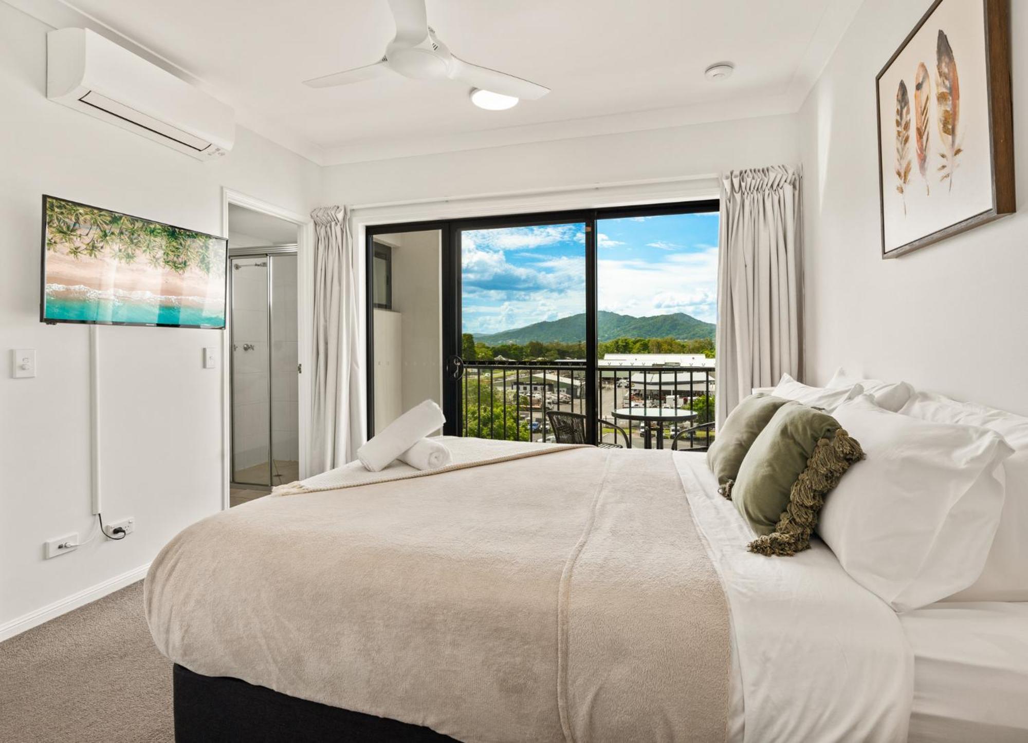 Penthouse - Private Rooftop Outdoor Gym, & Tv Area With Sunset & Mountain Views * Cairns