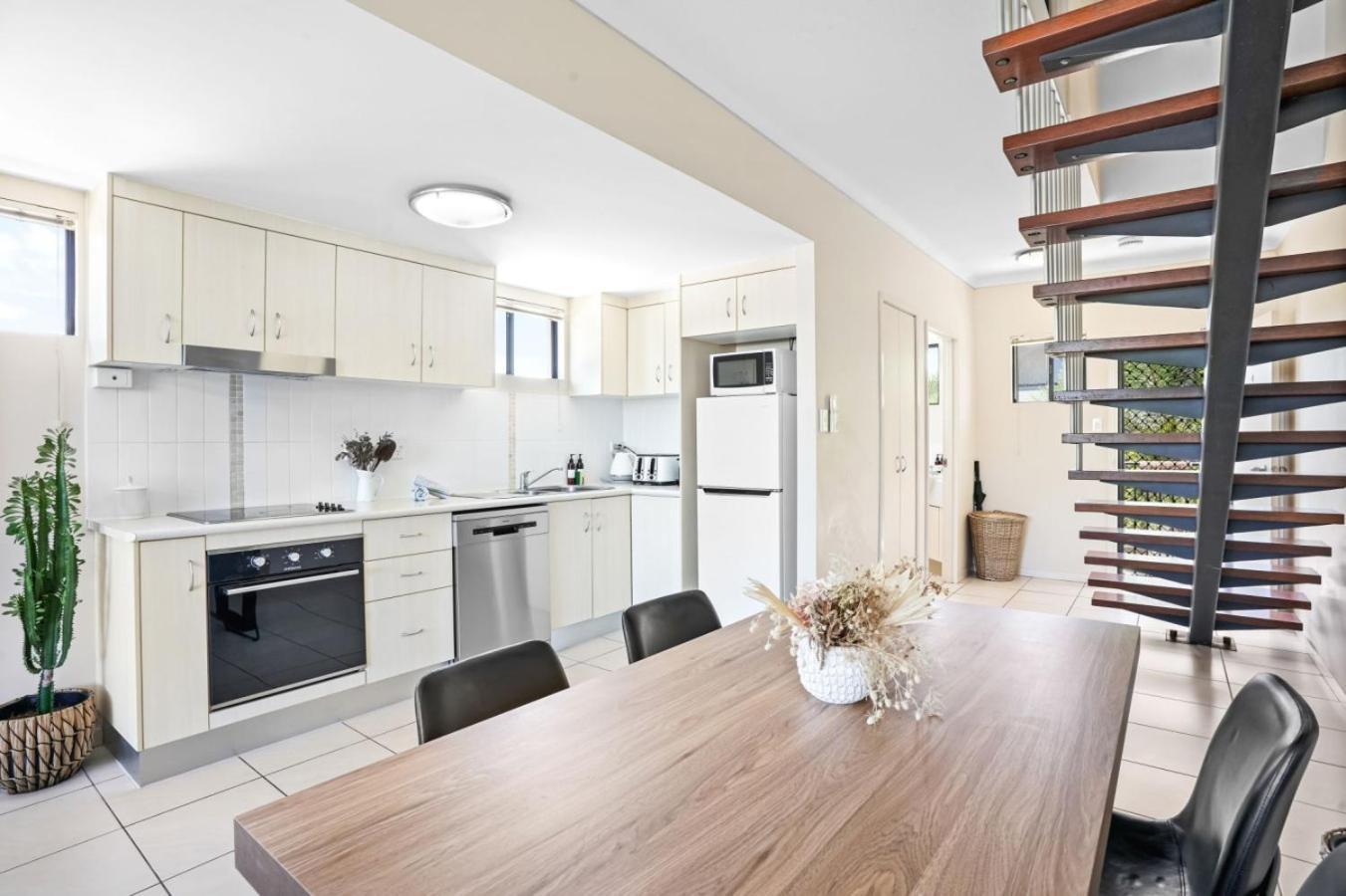 Seabreeze Loft- 2km To Centre. 4km To Airport * Cairns