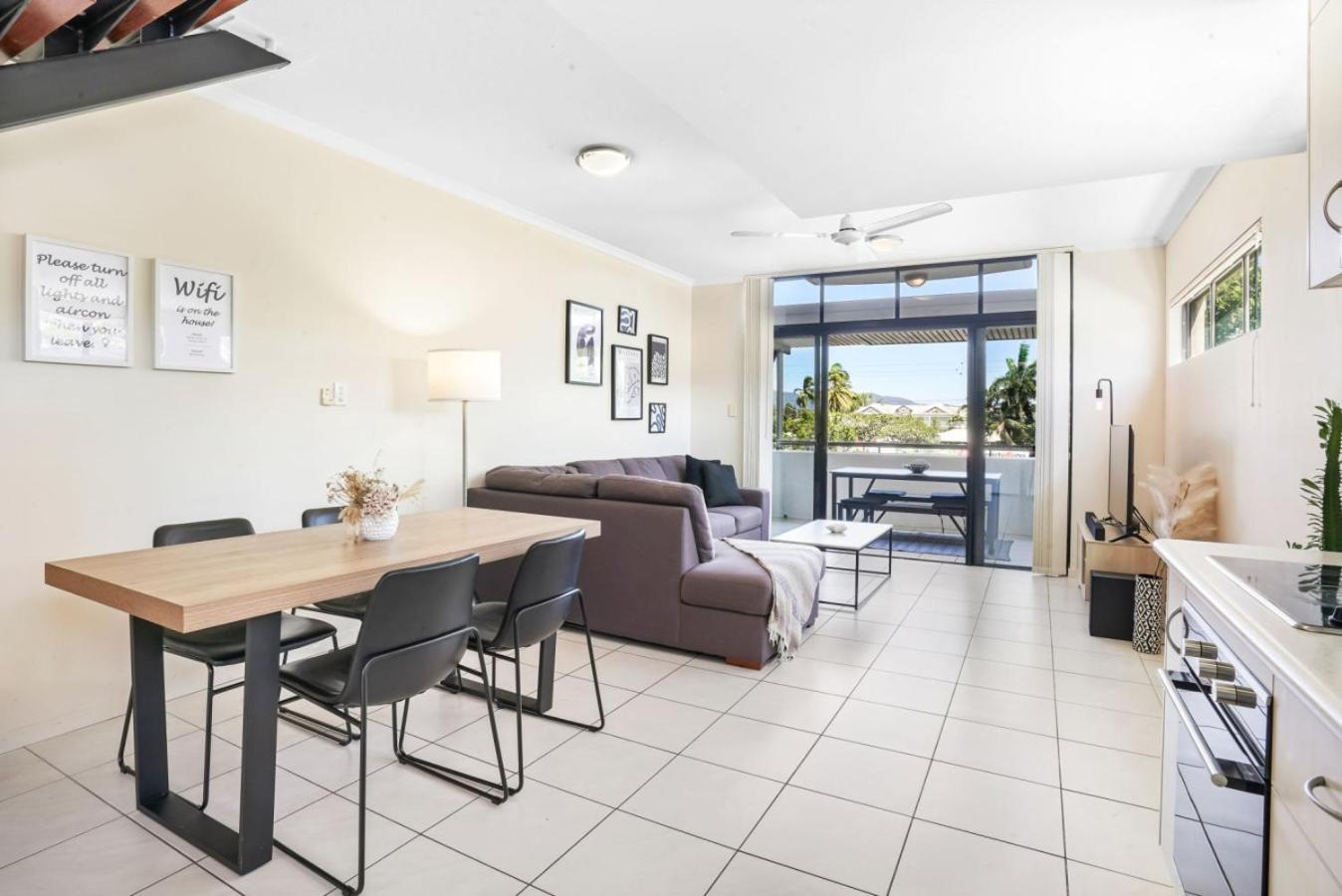 Seabreeze Loft- 2km To Centre. 4km To Airport Apartment Cairns