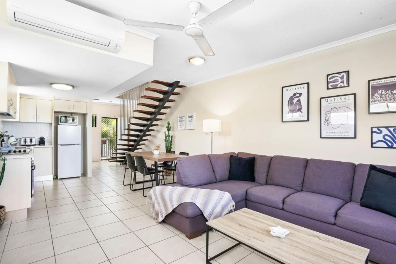 Seabreeze Loft- 2km To Centre. 4km To Airport Apartment *