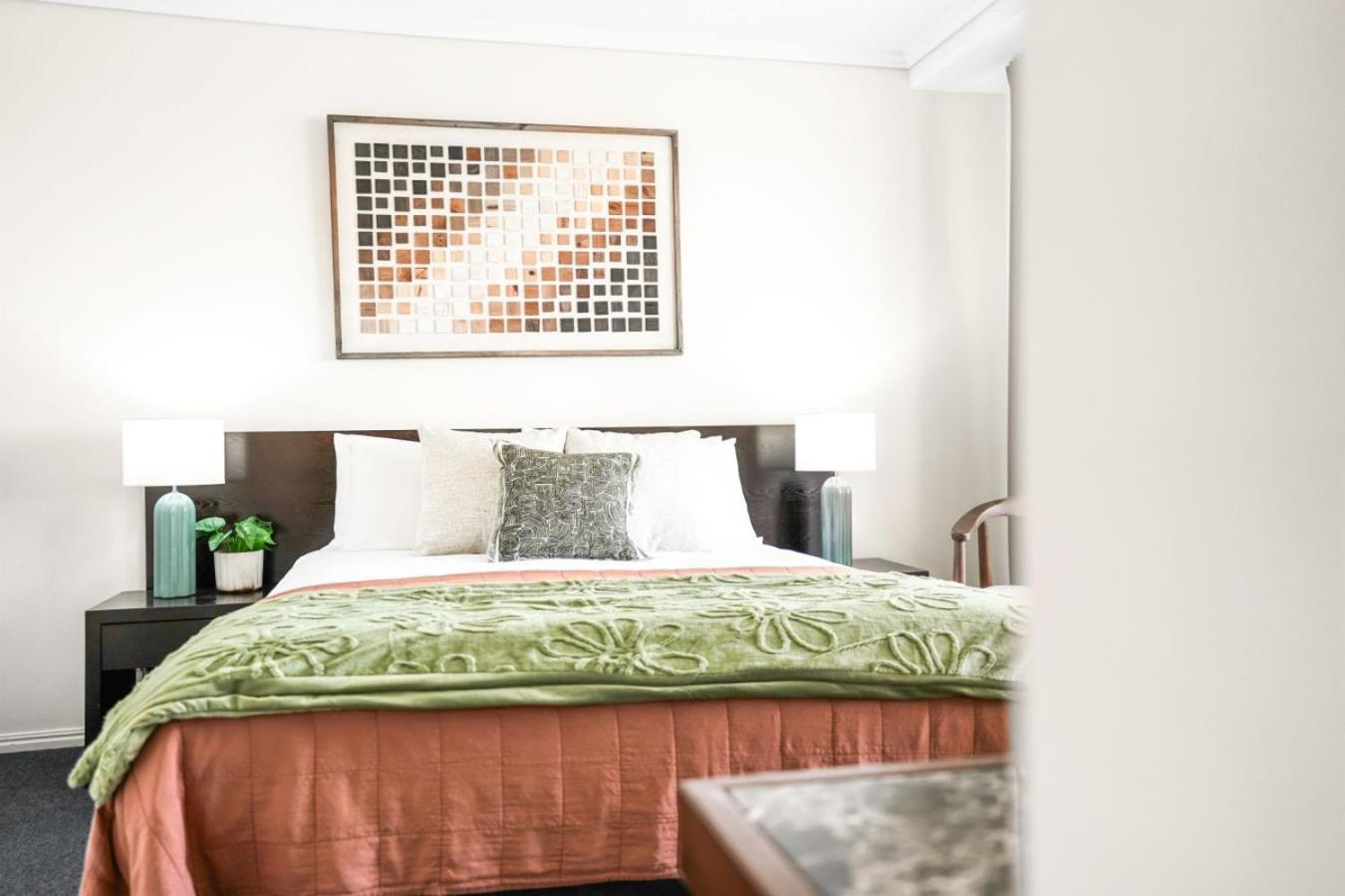 Twn 1101 And 1102 Apartment *