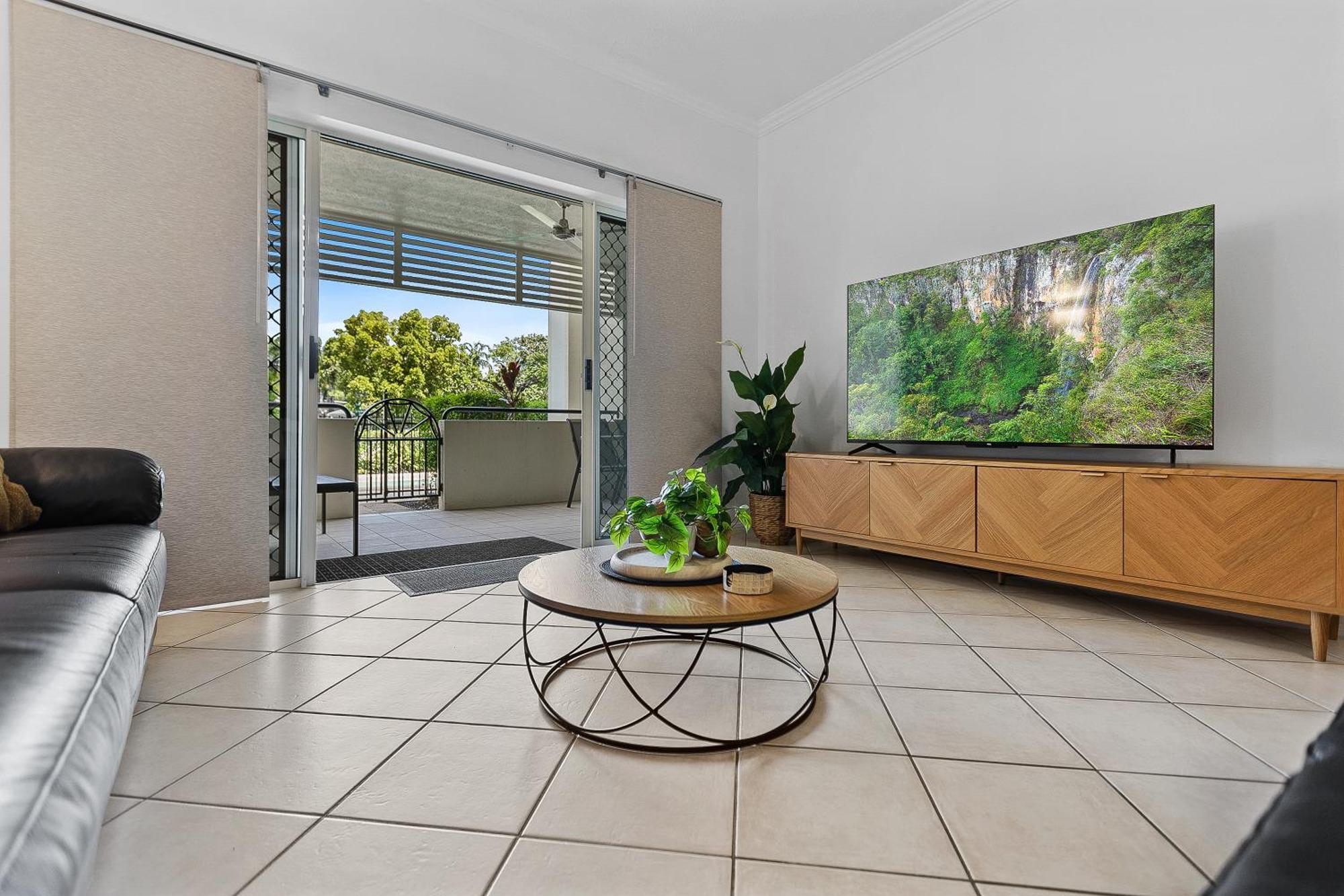 Cozy 3-bedroom Oasis With Pool Access In Apartment *