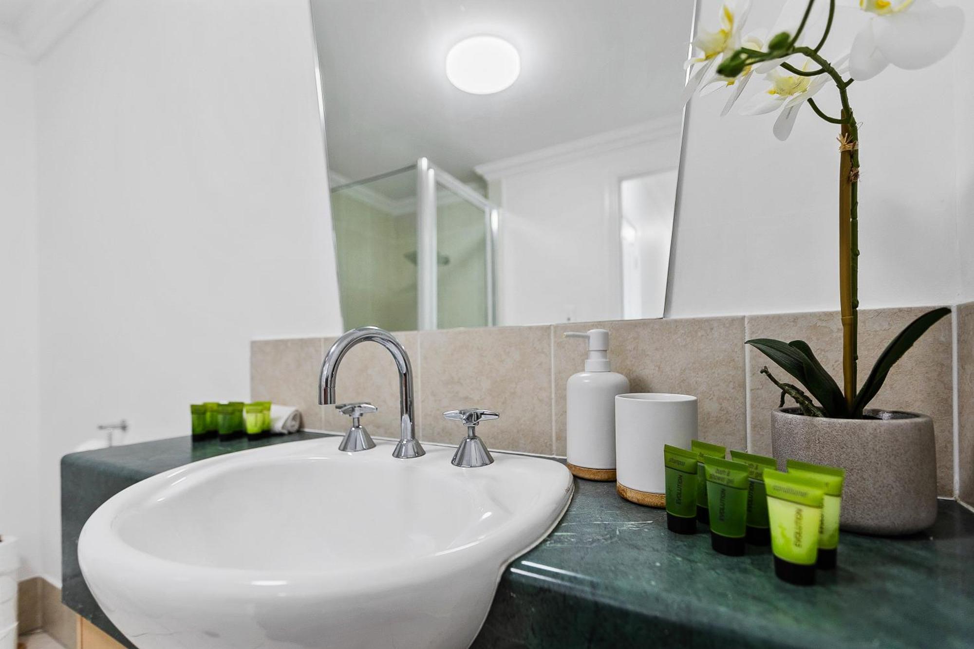Cozy 3-bedroom Oasis With Pool Access In * Cairns