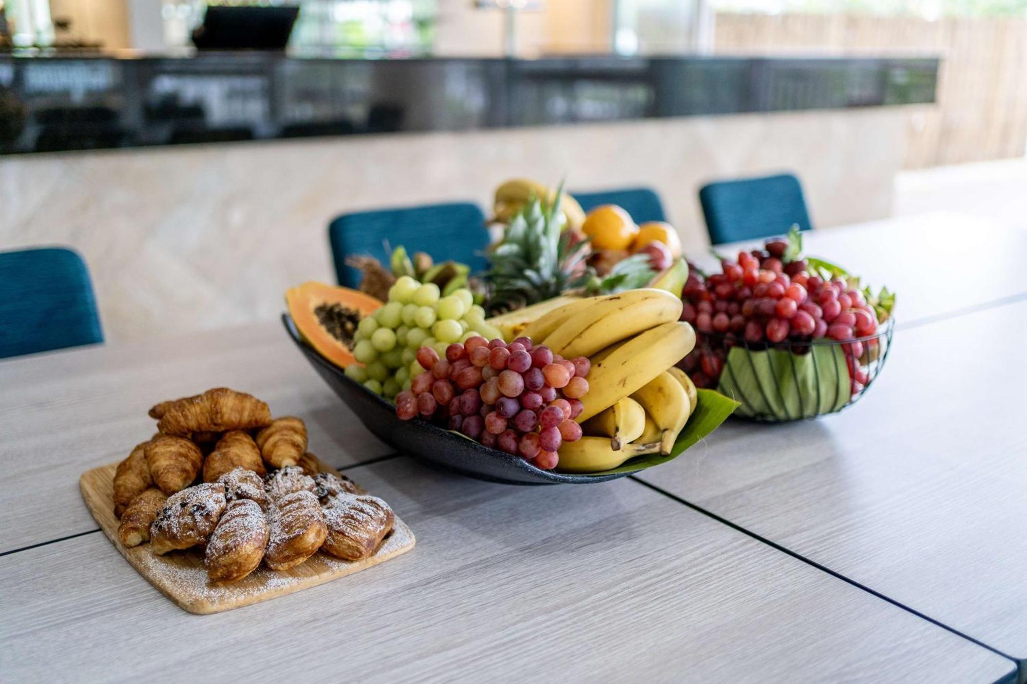 Rydges Esplanade Hotel 4*