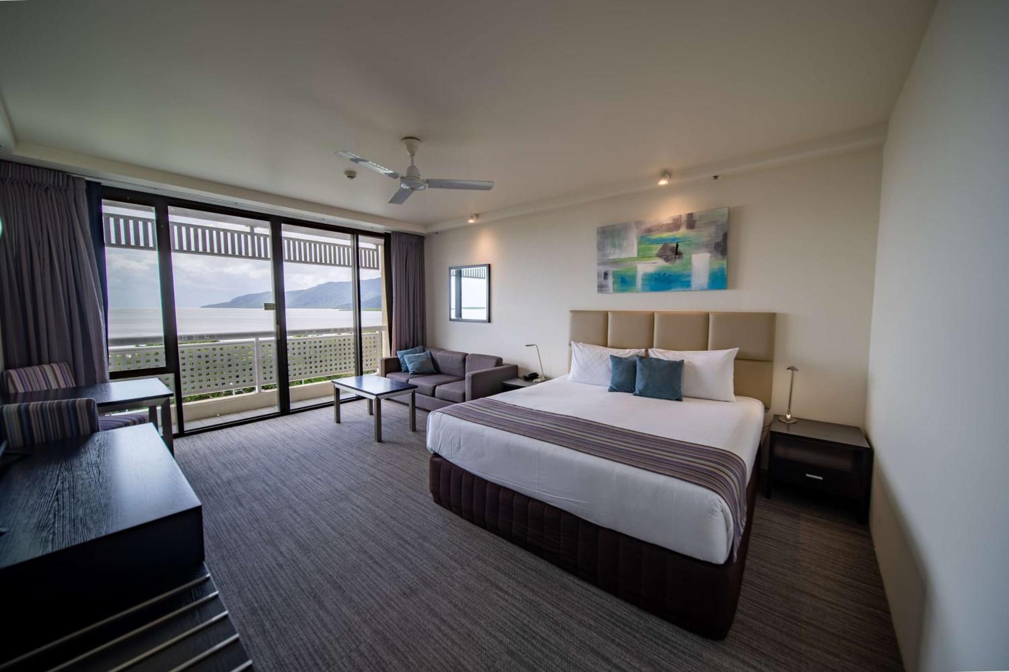 Hotel Rydges Esplanade Cairns