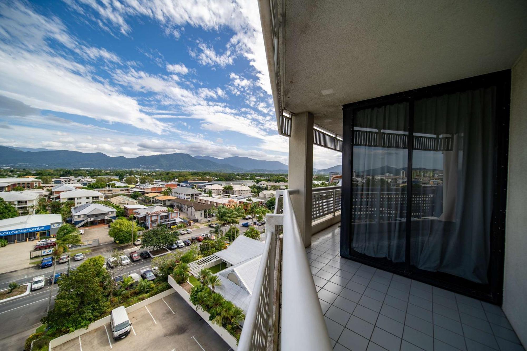 Rydges Esplanade 4*