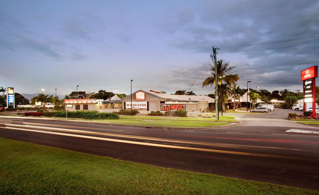 Hotel Nightcap At Balaclava Cairns