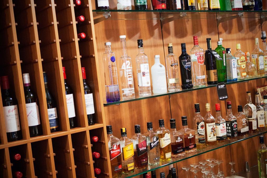 Hotel Nightcap At Balaclava Cairns