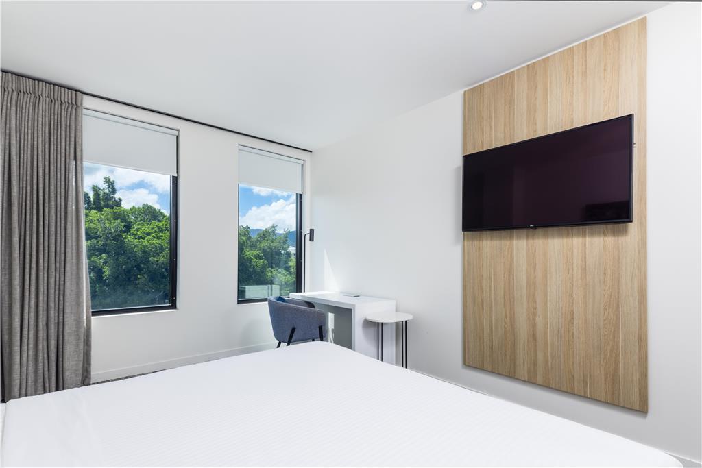 Oaks Cairns