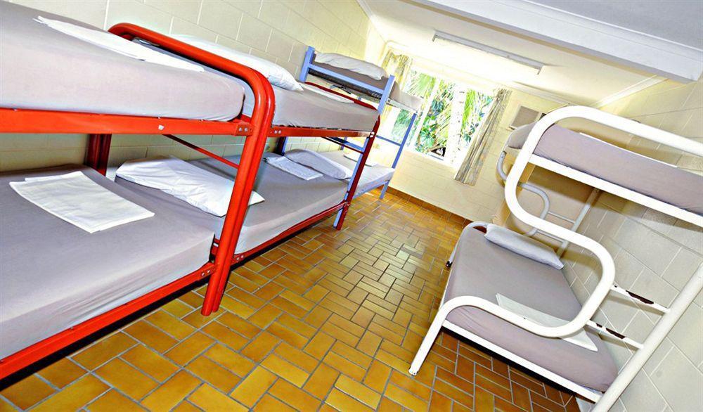 Mad Monkey Village Hostel *
